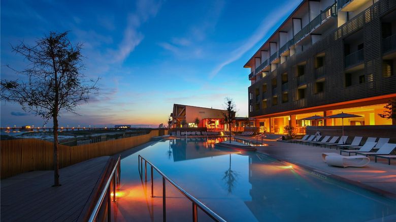 <b>Lodge at Gulf State Park, Hilton Hotel Pool</b>. Images powered by <a href="https://iceportal.shijigroup.com/" title="IcePortal" target="_blank">IcePortal</a>.