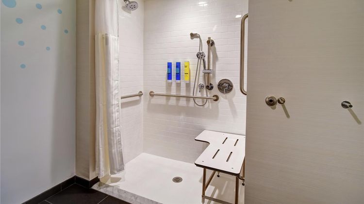 Tru by Hilton Raleigh Durham Airport Room
