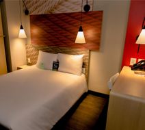 Ibis Lorena Room