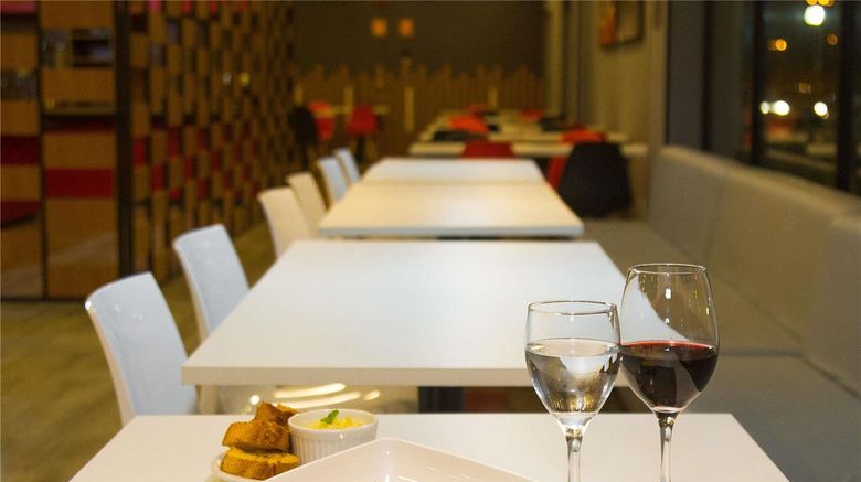 <b>Ibis Lorena Restaurant</b>. Images powered by <a href="https://iceportal.shijigroup.com/" title="IcePortal" target="_blank">IcePortal</a>.