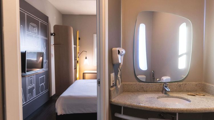 Ibis Lorena Room