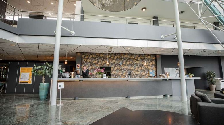 <b>Best Western Plus Hotel Groningen Plaza Lobby</b>. Images powered by <a href="https://iceportal.shijigroup.com/" title="IcePortal" target="_blank">IcePortal</a>.