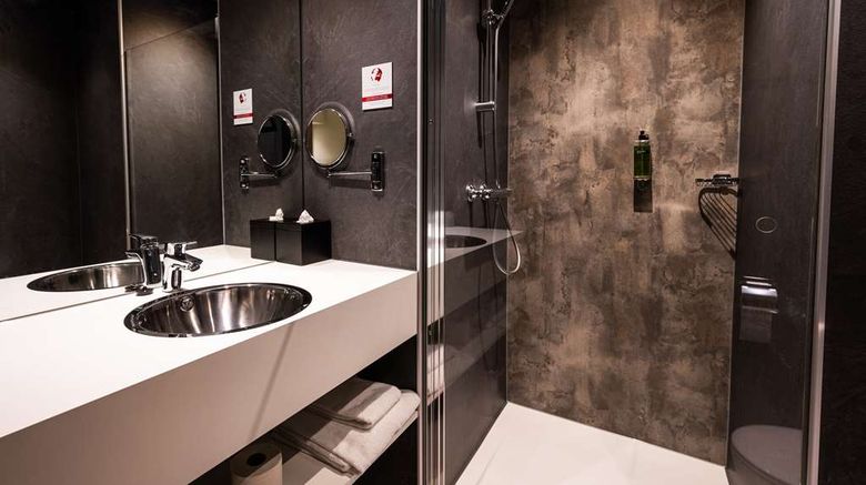 <b>Best Western Plus Hotel Groningen Plaza Room</b>. Images powered by <a href="https://iceportal.shijigroup.com/" title="IcePortal" target="_blank">IcePortal</a>.