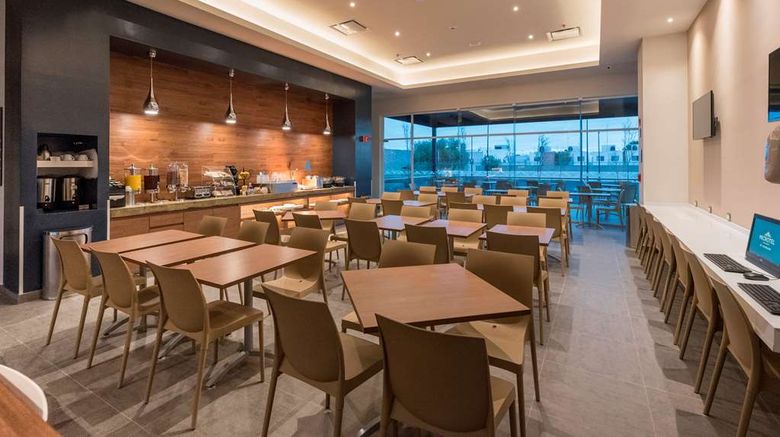 <b>Microtel Inn & Suites San Luis Potosi Meeting</b>. Images powered by <a href="https://iceportal.shijigroup.com/" title="IcePortal" target="_blank">IcePortal</a>.
