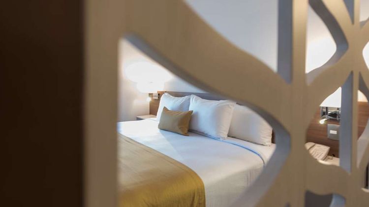 Microtel Inn & Suites San Luis Potosi Room