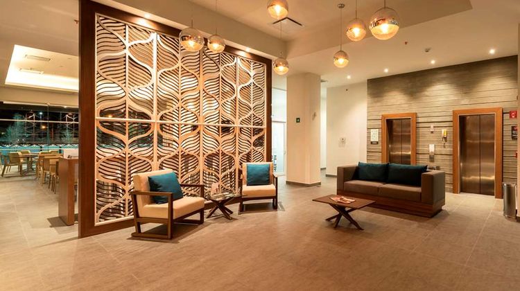Microtel Inn & Suites San Luis Potosi Lobby
