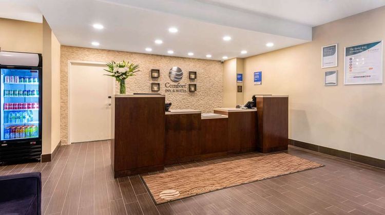 Comfort Inn and Suites Bowmanville Lobby