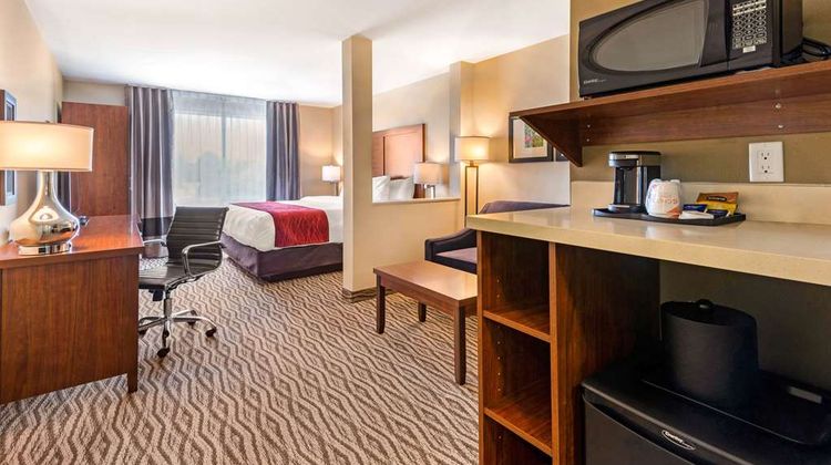 Comfort Inn and Suites Bowmanville Suite