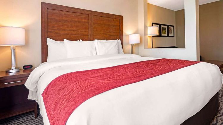 Comfort Inn and Suites Bowmanville Suite