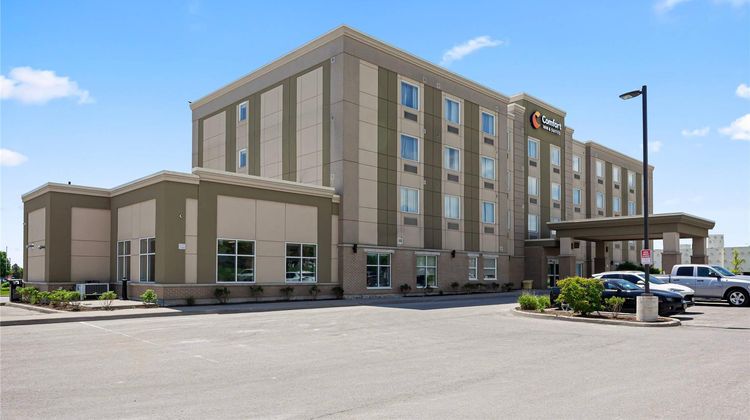 Comfort Inn and Suites Bowmanville Exterior