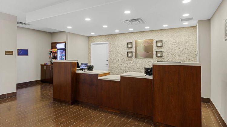 Comfort Inn and Suites Bowmanville Lobby