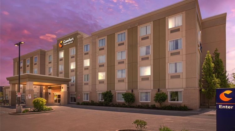 Comfort Inn and Suites Bowmanville Exterior