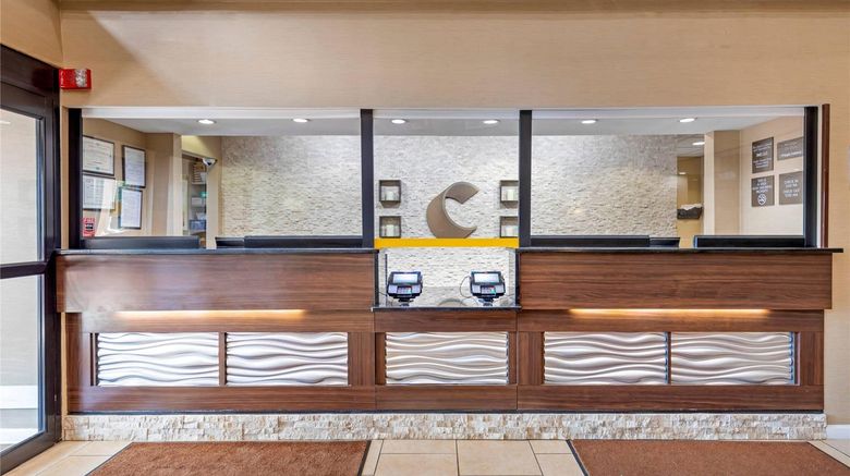 <b>Comfort Inn & Suites Canton Lobby</b>. Images powered by <a href="https://iceportal.shijigroup.com/" title="IcePortal" target="_blank">IcePortal</a>.
