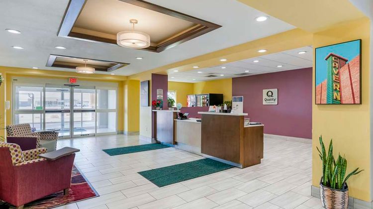 Quality Inn & Suites Carlsbad Lobby