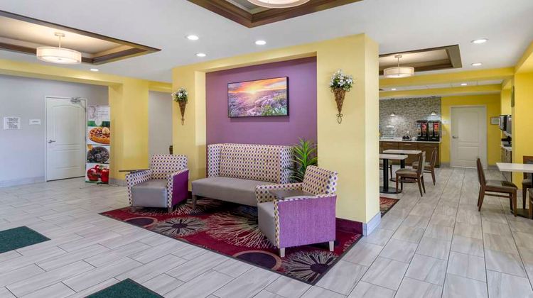 Quality Inn & Suites Carlsbad Lobby