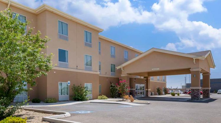 Quality Inn & Suites Carlsbad Exterior
