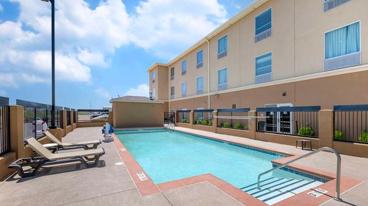 Quality Inn & Suites Carlsbad Pool
