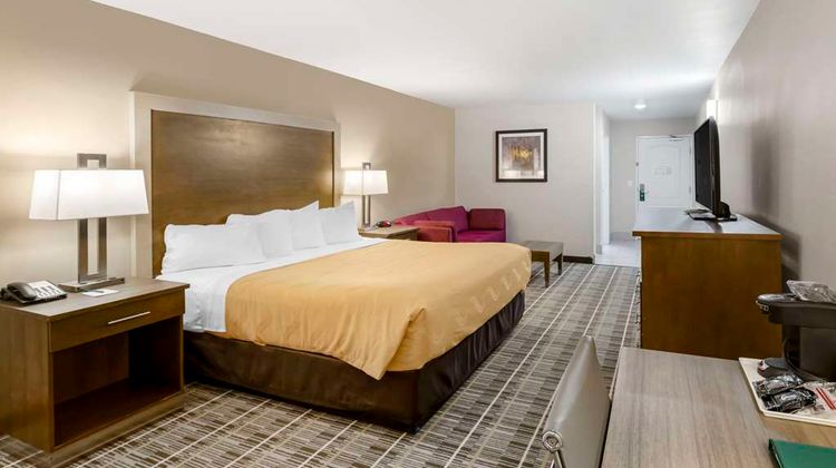 Quality Inn & Suites Carlsbad Suite