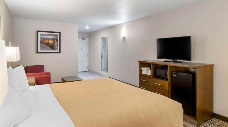 Quality Inn & Suites Carlsbad Suite