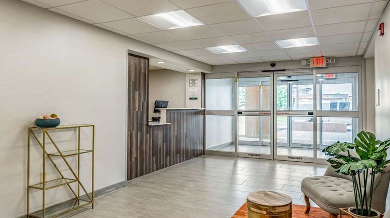 <b>Quality Inn Bucyrus Lobby</b>. Images powered by <a href="https://iceportal.shijigroup.com/" title="IcePortal" target="_blank">IcePortal</a>.