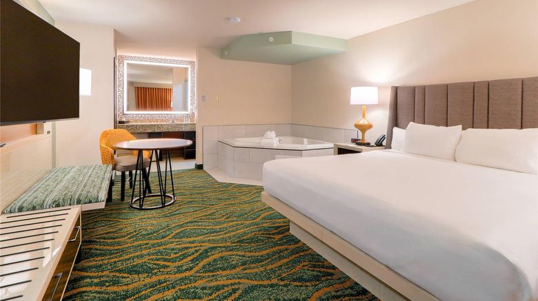 <b>Quality Inn Pigeon Forge Suite</b>. Images powered by <a href="https://iceportal.shijigroup.com/" title="IcePortal" target="_blank">IcePortal</a>.
