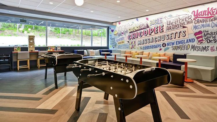 Tru by Hilton Chicopee Springfield Lobby