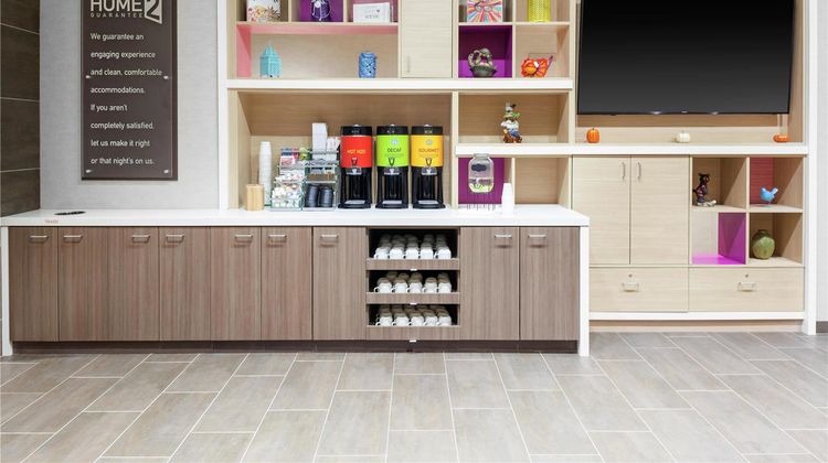 Home2 Suites by Hilton South Park Lobby