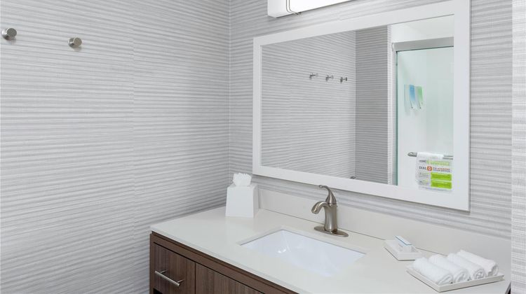 Home2 Suites by Hilton South Park Room