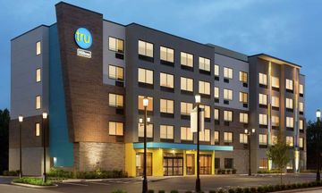 Tru by Hilton St Charles/St Louis