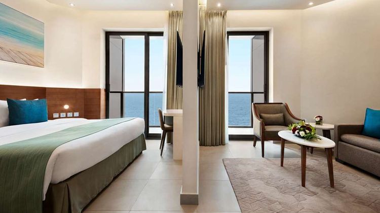 Wyndham Garden Ajman Corniche Suite