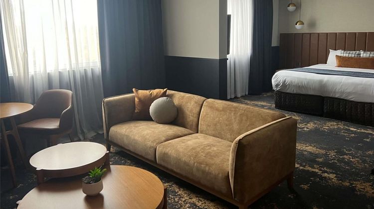 Mercure Albury Room