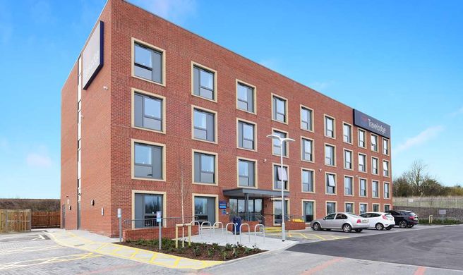 Travelodge Gravesend Exterior