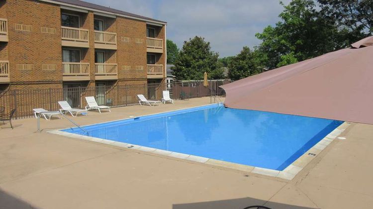 Quality Inn Harrodsburg Pool