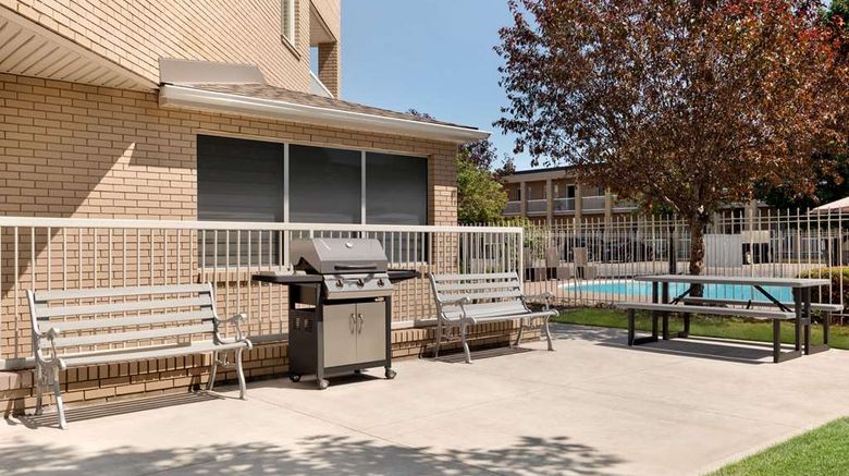 <b>Super 8 Windsor/Dougall Other</b>. Images powered by <a href="https://iceportal.shijigroup.com/" title="IcePortal" target="_blank">IcePortal</a>.