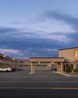 Super 8 Windsor/Dougall