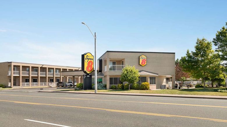 <b>Super 8 Windsor/Dougall Exterior</b>. Images powered by <a href="https://iceportal.shijigroup.com/" title="IcePortal" target="_blank">IcePortal</a>.