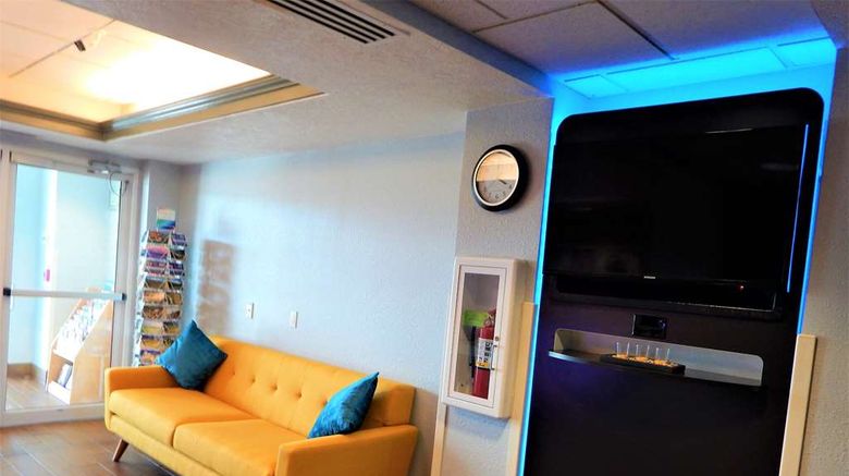 <b>Baymont by Wyndham Sheridan Lobby</b>. Images powered by <a href="https://iceportal.shijigroup.com/" title="IcePortal" target="_blank">IcePortal</a>.