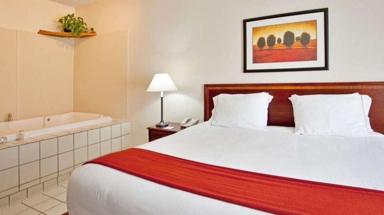 Baymont Inn & suites Merrillville Room