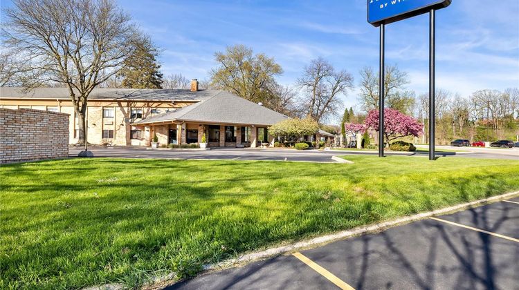AmericInn by Wyndham Delafield Exterior
