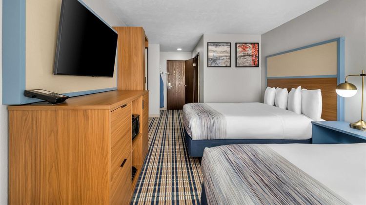 AmericInn by Wyndham Delafield Room
