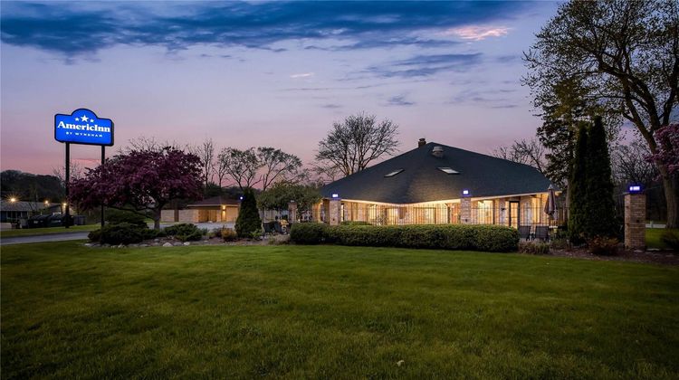 AmericInn by Wyndham Delafield Exterior