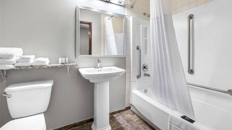 AmericInn by Wyndham Delafield Room