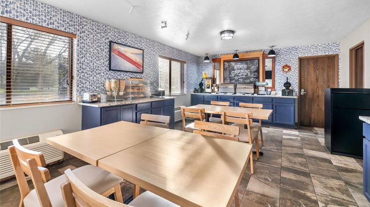 AmericInn by Wyndham Delafield Restaurant