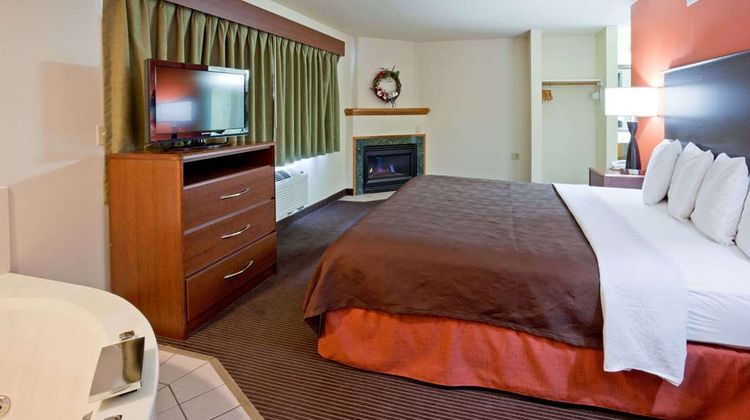 AmericInn by Wyndham Coon Rapids Suite