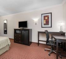 AmericInn by Wyndham Johnston Room