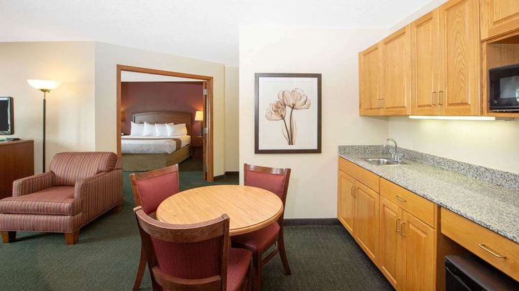 AmericInn by Wyndham Kearney Suite