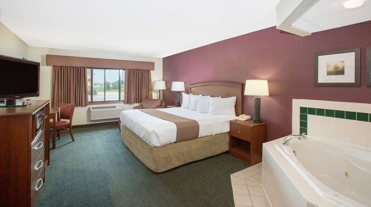 AmericInn by Wyndham Kearney Suite