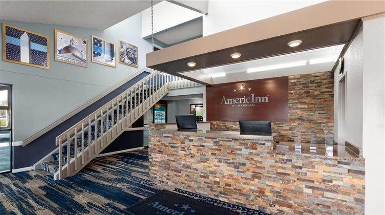 AmericInn by Wyndham Chippewa Falls Lobby