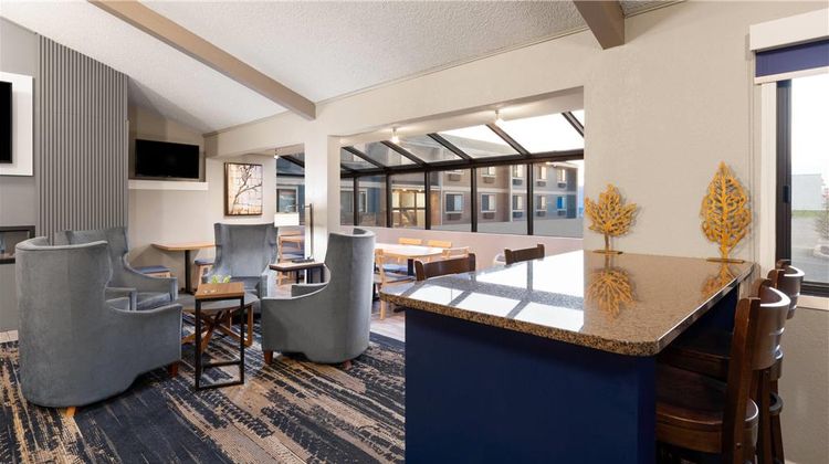 AmericInn by Wyndham Chippewa Falls Lobby