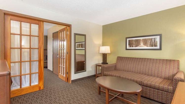 AmericInn Lodge & Suites Calumet Suite